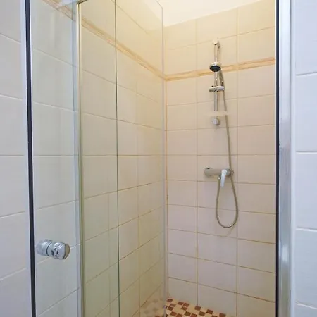V27 Vadasz Apartment *